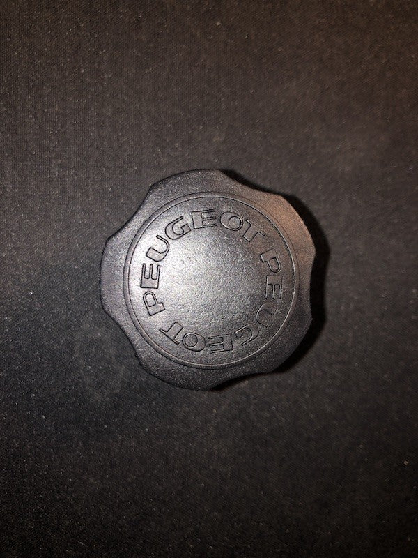 Bouchon essence Peugeot 103 à pousser
