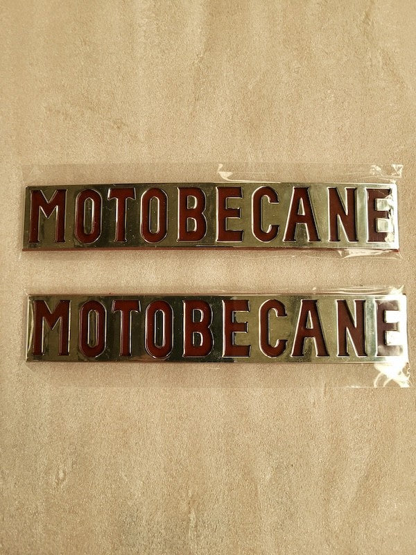 Plaquettes MOTOBECANE fonds or et lettrage rouge