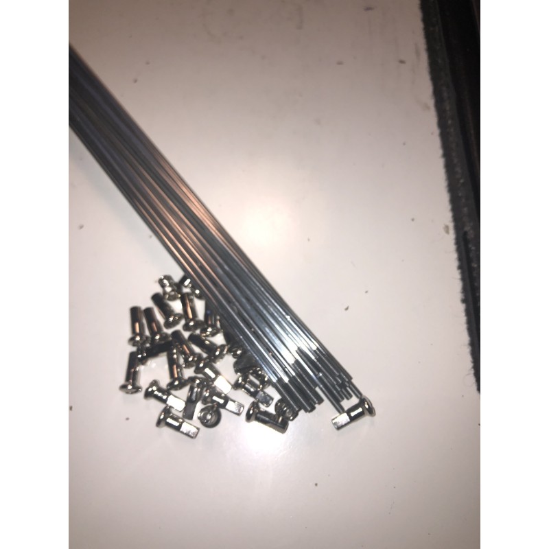 Lot de rayons avant ou arrière + écrous pour Solex à roues de 19 pouces (sauf 3800)