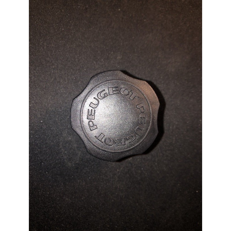 Bouchon essence Peugeot 103  à pousser