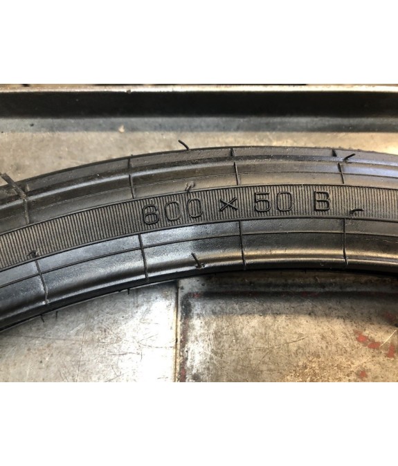 Pneu noir en 600 x 50 B