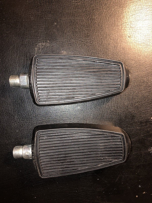 UNION black triangular pedals
